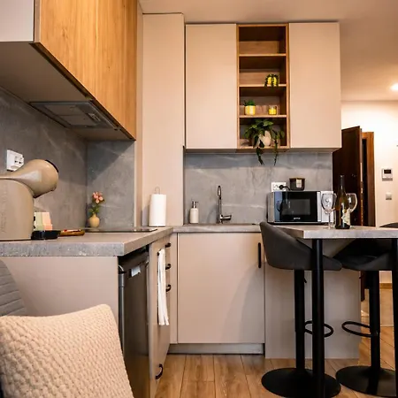 Vesta Dew- Modern With Free Parking In Apartment *