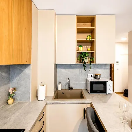 Vesta Dew- Modern With Free Parking In *