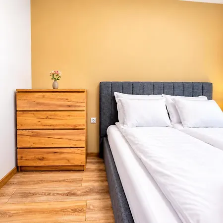 Apartment Vesta Dew- Modern With Free Parking In